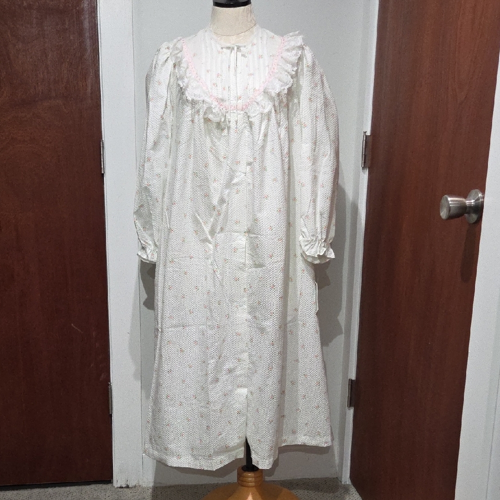 Vintage Gilligan & O'Malley White Floral Nightgown